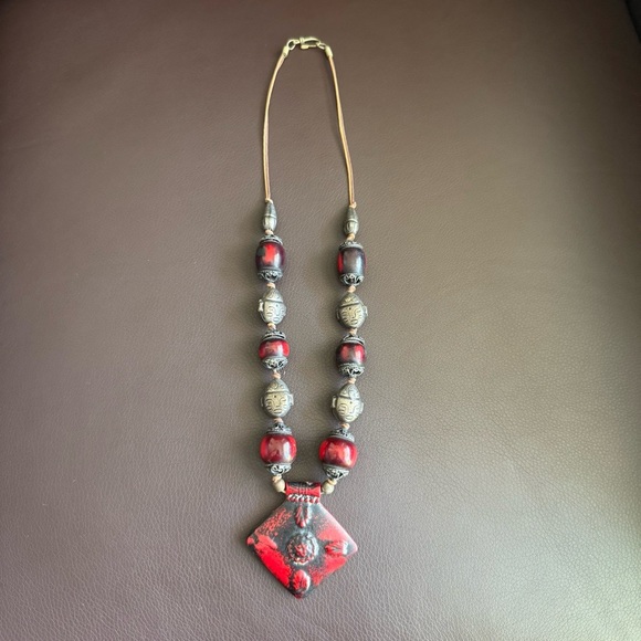 Elegant Red and Silver Beaded Necklace - Picture 1 of 7
